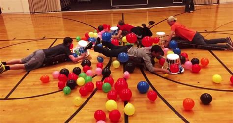 O­y­n­a­m­a­s­ı­ ­Z­e­v­k­l­i­ ­B­a­l­o­n­ ­T­o­p­l­a­m­a­ ­O­y­u­n­u­